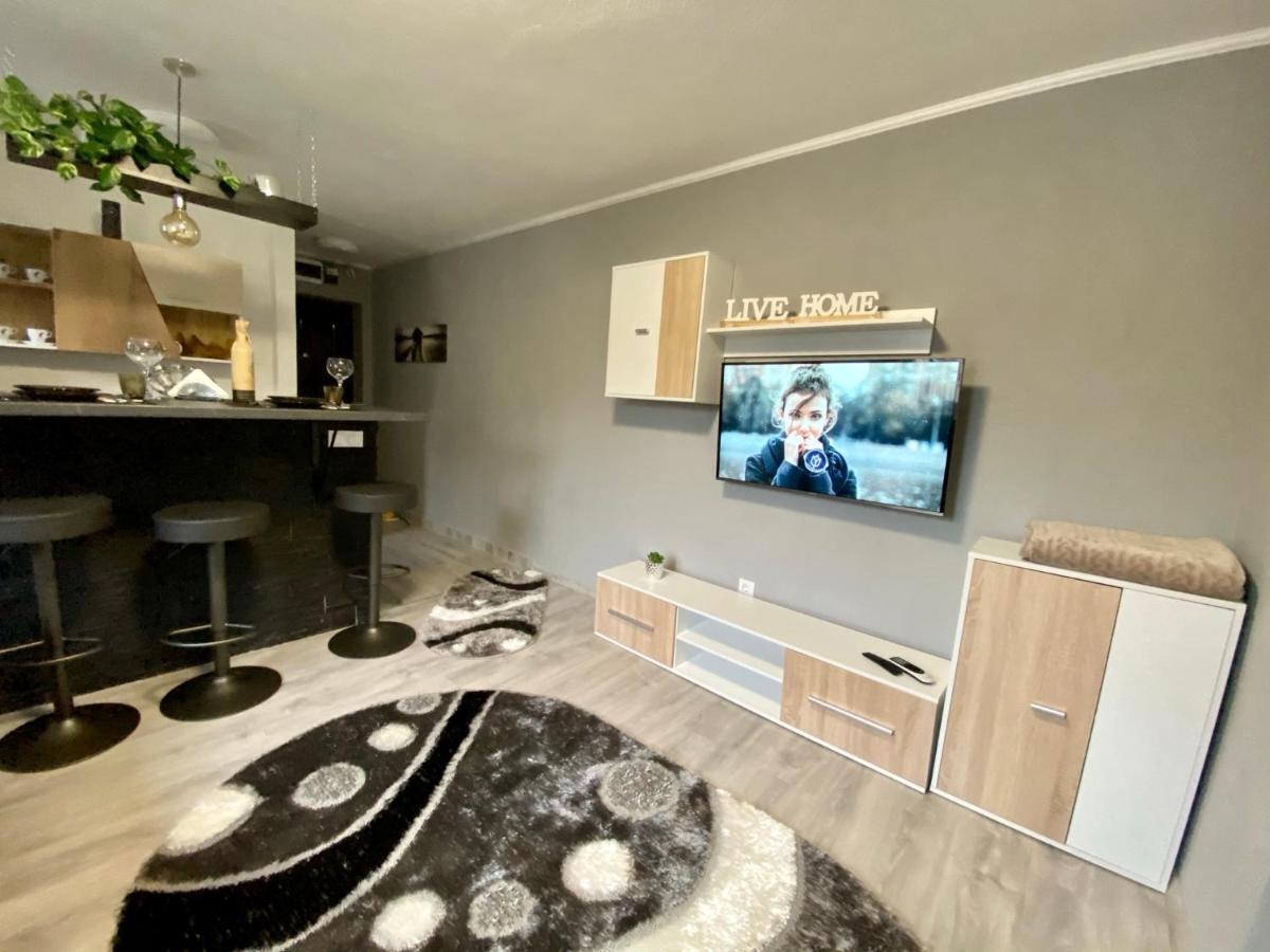 T&T Apartman Praid Esterno foto